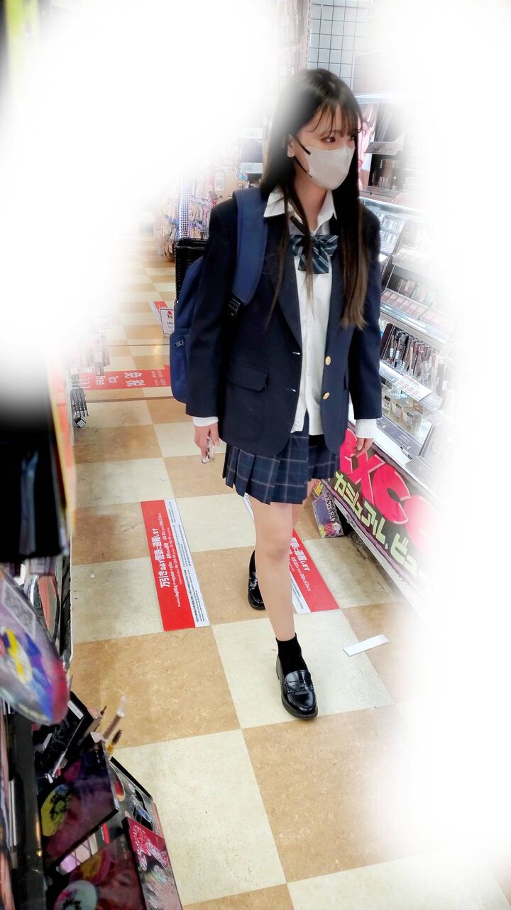 マスク超しでもわかる美少女JKをヒットアンドアウェイで逆さ鳥